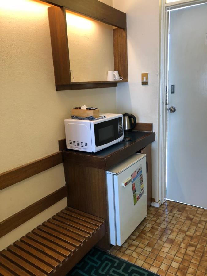 Canberra Lyneham Motor Inn Экстерьер фото