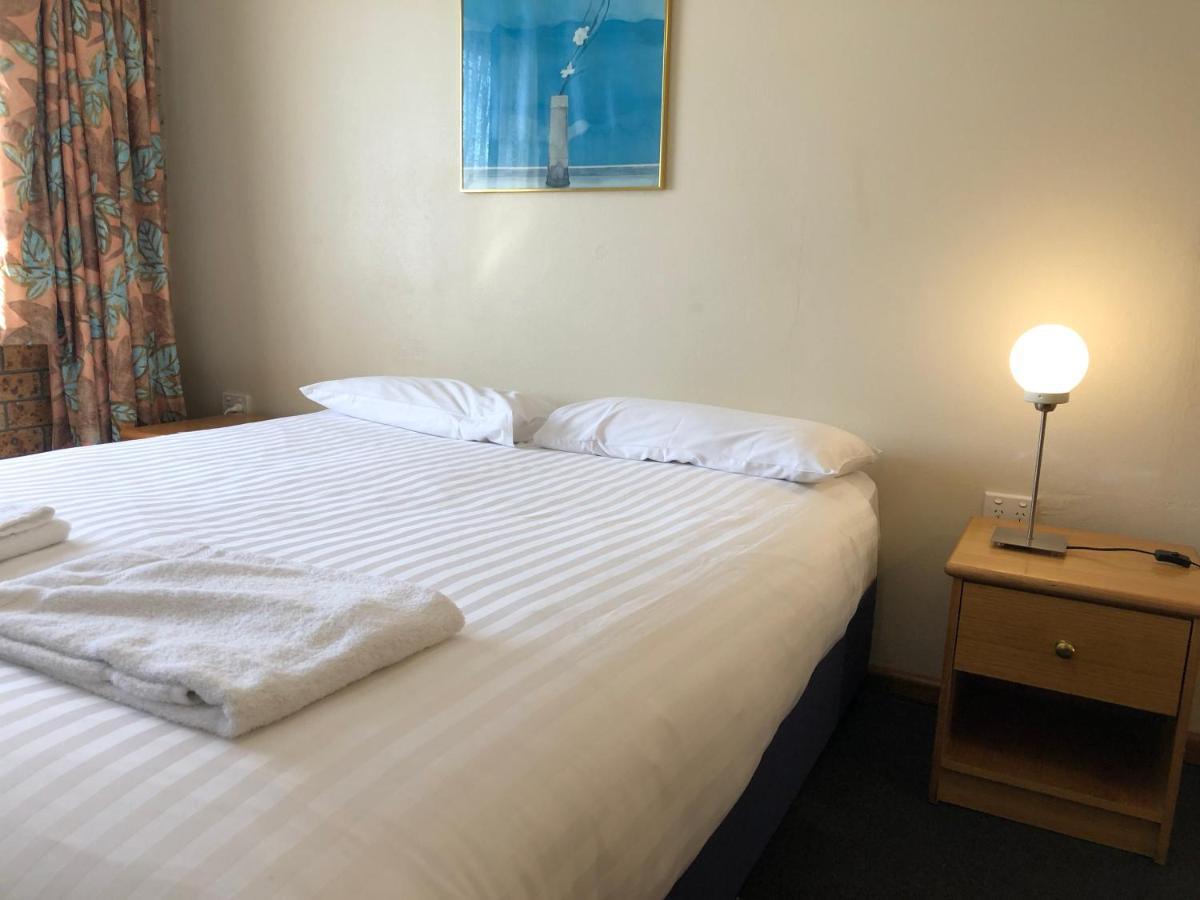 Canberra Lyneham Motor Inn Экстерьер фото