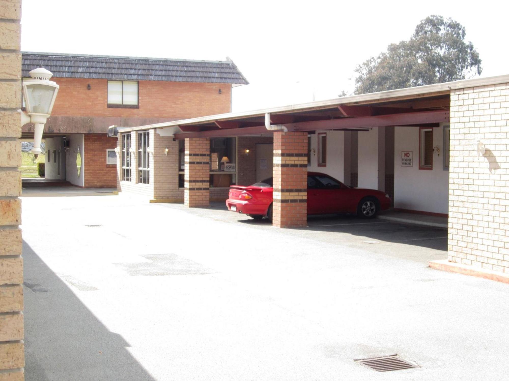 Canberra Lyneham Motor Inn Экстерьер фото