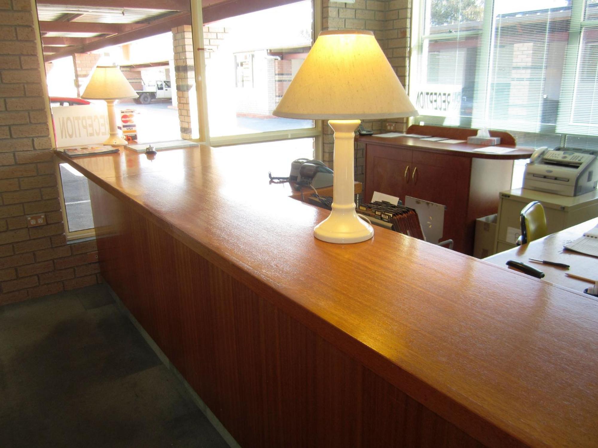 Canberra Lyneham Motor Inn Экстерьер фото